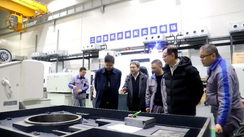 “重庆智能制造装备技术路径与发展战略研究”项目组前往完美在线官网-完美在线官网(中国)
集团调研